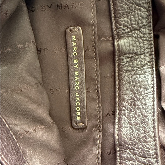 Marc by Marc Jacobs black small flat flap crossbody leather purse brass hardware - Picture 5 of 6